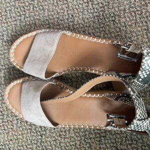 Universal Thread Gray and Tan Espadrilles with Elegant Design